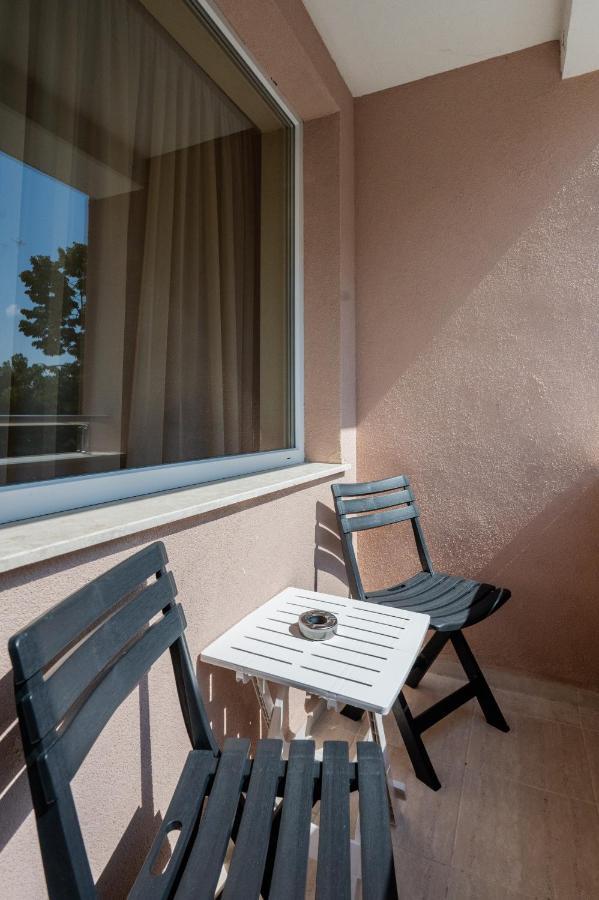Апартаменты Nomad Haven: 1Bd Flat With Balcony & Desk София Экстерьер фото