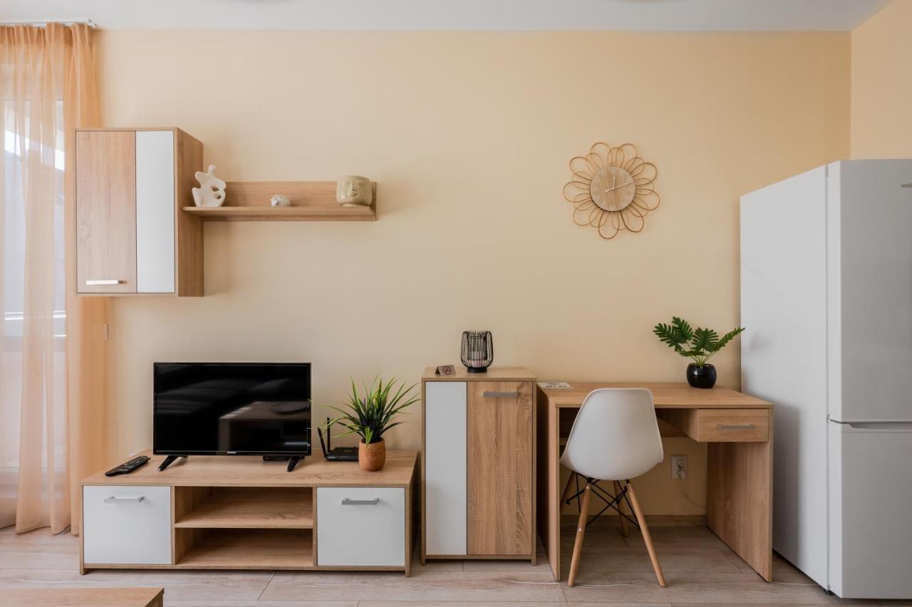 Апартаменты Nomad Haven: 1Bd Flat With Balcony & Desk София Экстерьер фото
